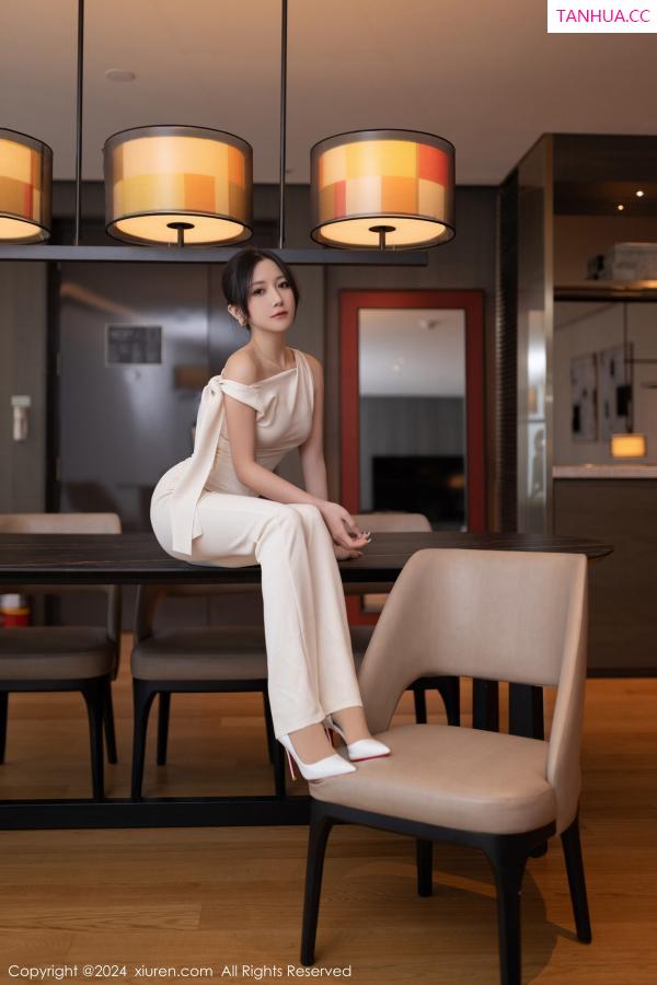 鱼子酱fish  [XiuRen]高清写真图 2024.11.15 No.9457 鱼子酱Fish 丝袜美腿第3张图片
